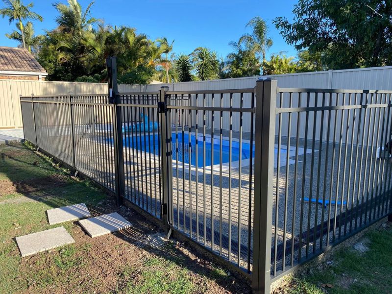 aluminium pool fencing vs glass pool fencing which is better?